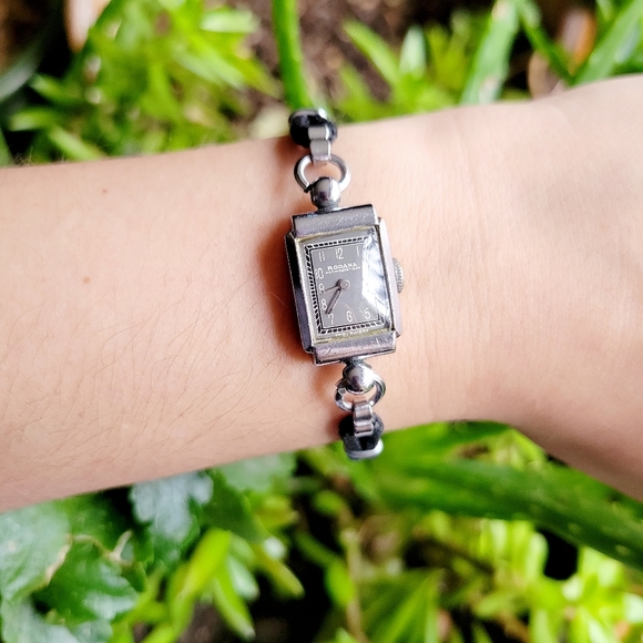 Vintage Swiss Rodana Antimagnetic Classic Dainty Leather Watch - Picture 4 of 12